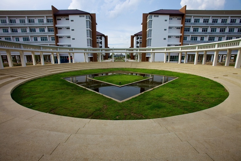 曼哈库特佛教大学