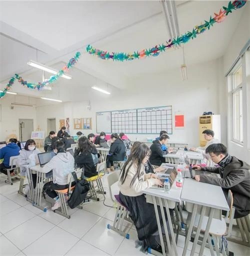 中加枫华国际学校课堂