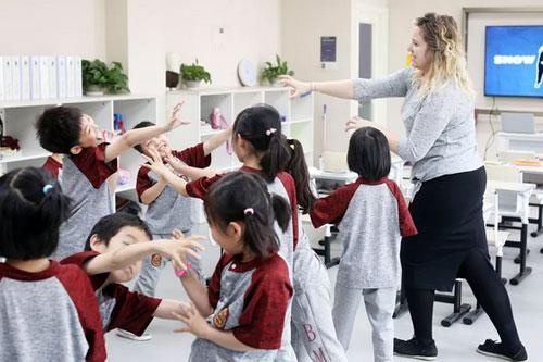 北京明诚外国语学校