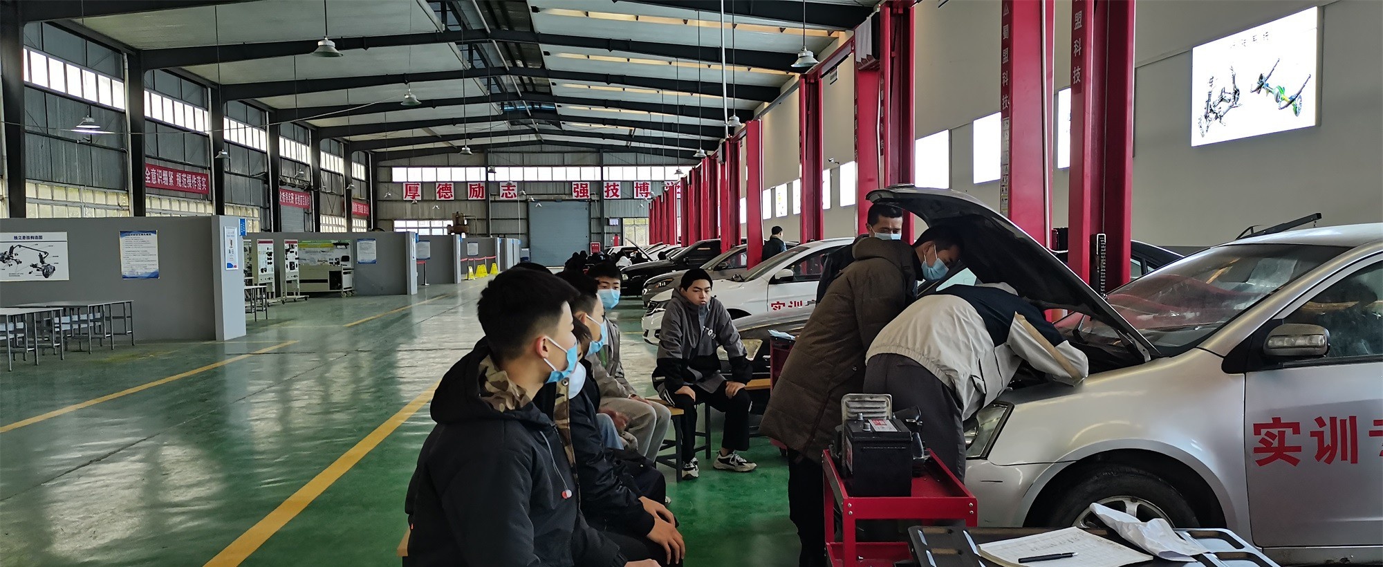 南充电子工业学校