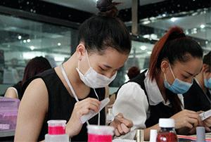 东莞菲菲美甲培训学校学员工作图片