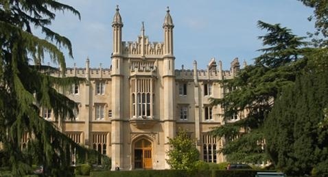 里士满美国国际大学