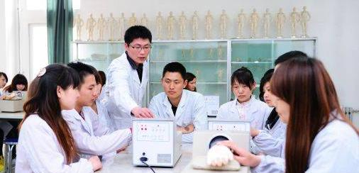 大连医科大学附属卫生学校