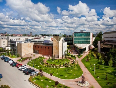 普热梅希尔法律与公共行政学院