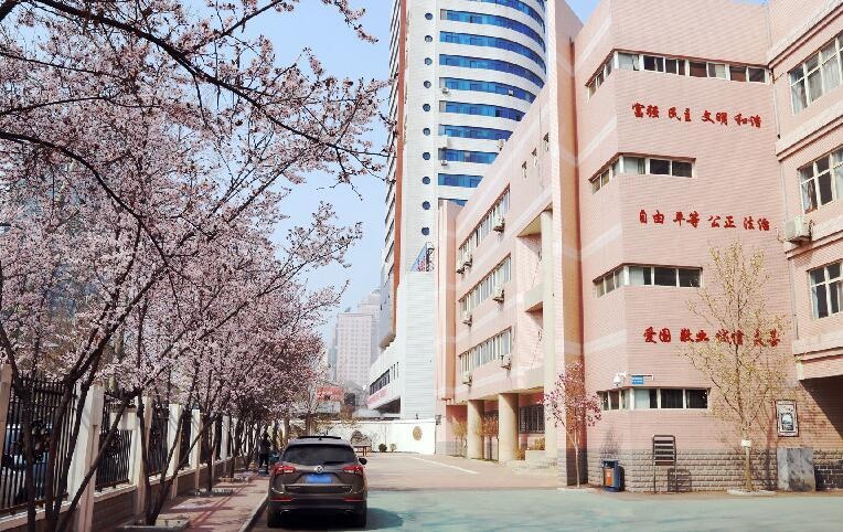 河北省师范大学附属中学中加班