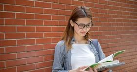 是英语课，也是交友会