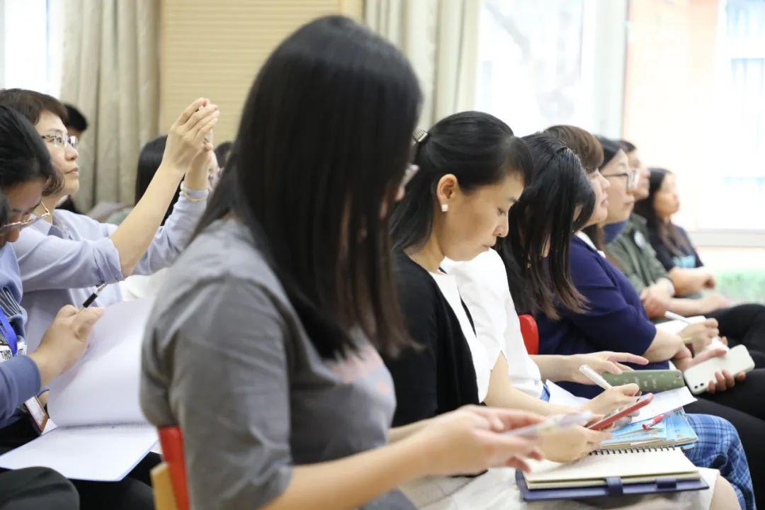 上海金苹果双语学校国际部召开第三次全教会议.jpg