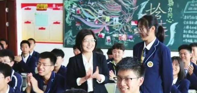 五四耀风华 青春谱华彰——河南新闻出版学校4集体7个人分别荣获河南省直团工委、河南省教育厅“两红两优”五四表彰