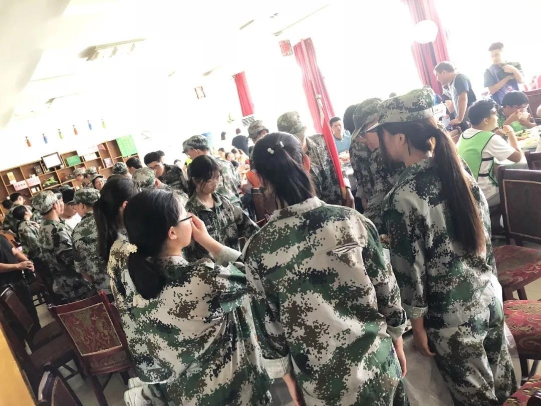 背诵餐前训导.jpg
