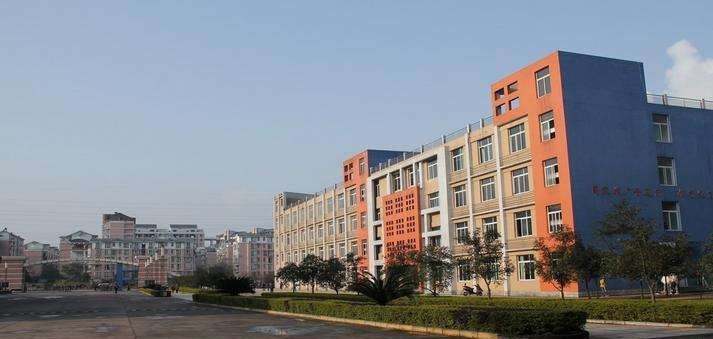 宜宾职业技术学校