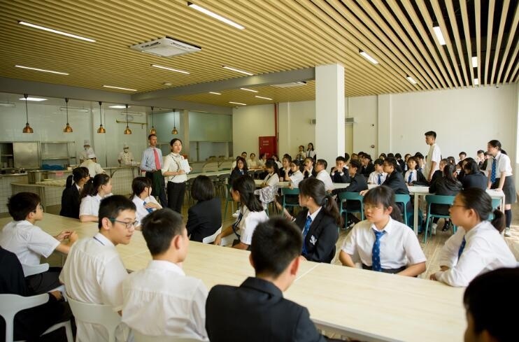 学校食堂.jpg