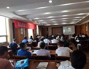 学员在听课