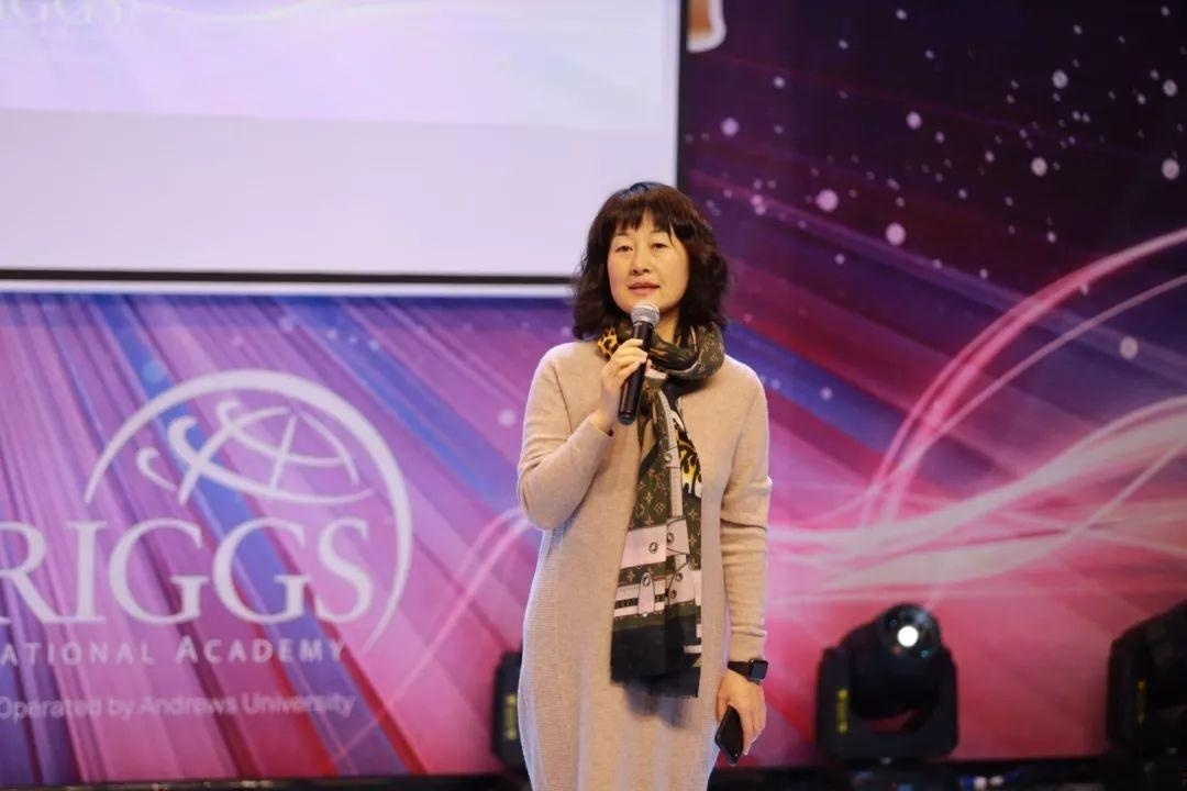 周虹女士.jpg