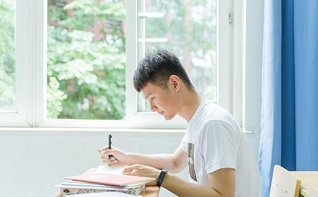 形势与政策怎么出题