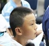您知道如何在短时间内让孩子脱颖而出，成为一个活泼、自信、综合素质高的优秀的人吗？