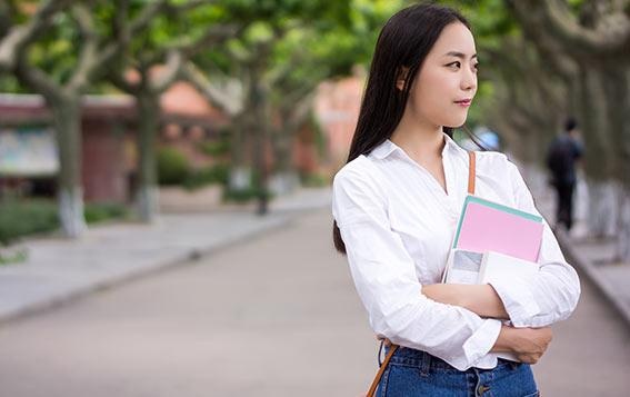 及时反馈沟通，双向互动