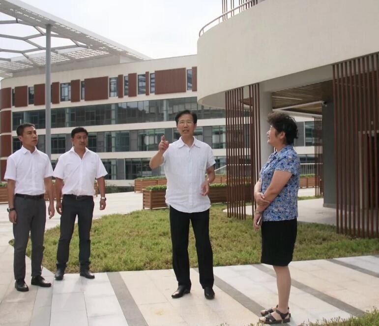 湖州市教育局局长莅临湖州帕丁顿双语学校指导工作.jpg
