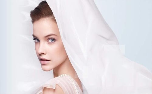 皮肤干燥起皮缺什么