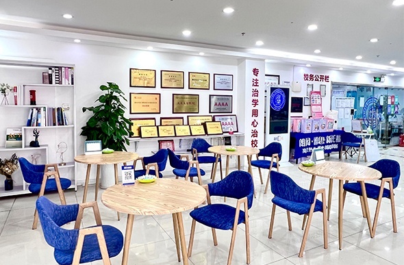 济南朗阁教育前门