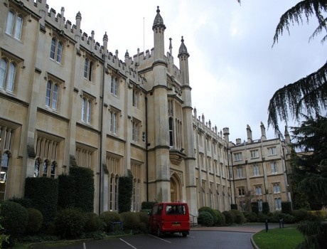 里士满美国国际大学