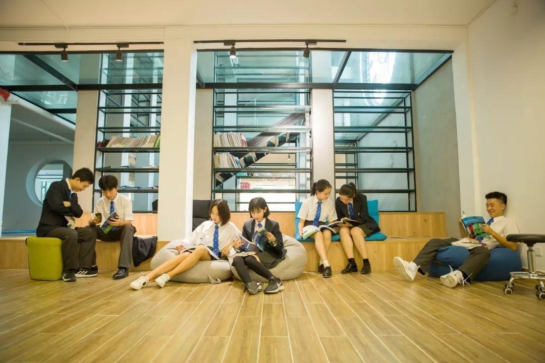 上海阿德科特学校图书馆.jpg