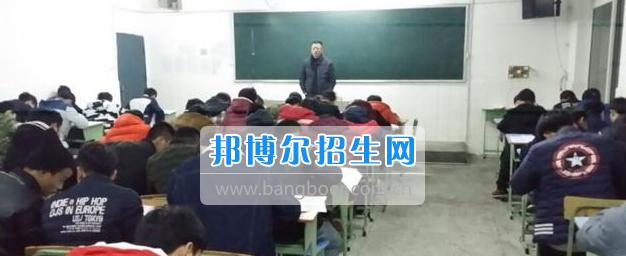 眉山科学技术学校组织汽修专业学生进行岗前培训