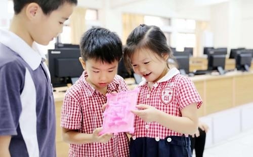广州市番禺区剑桥郡加拿达外国语学校
