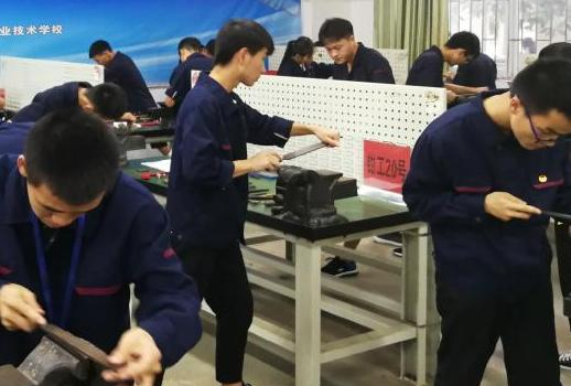 筠连县城南职业中学校2022年有哪些专业