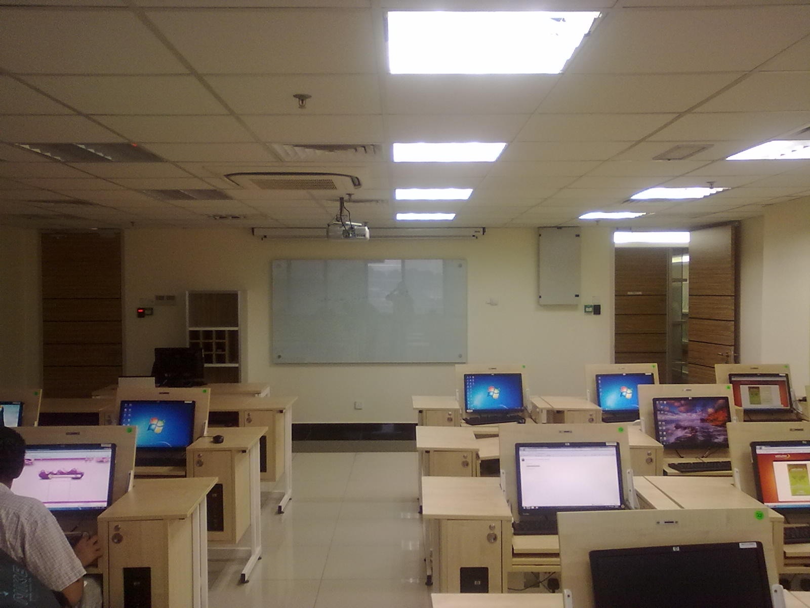 麦地那国际大学