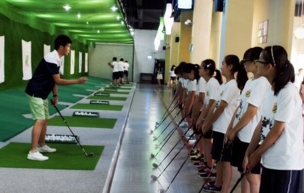 中加枫华国际学校高尔夫课程.jpg