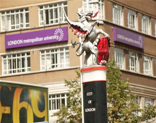 伦敦都市大学