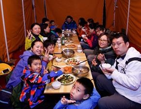 营地晚餐