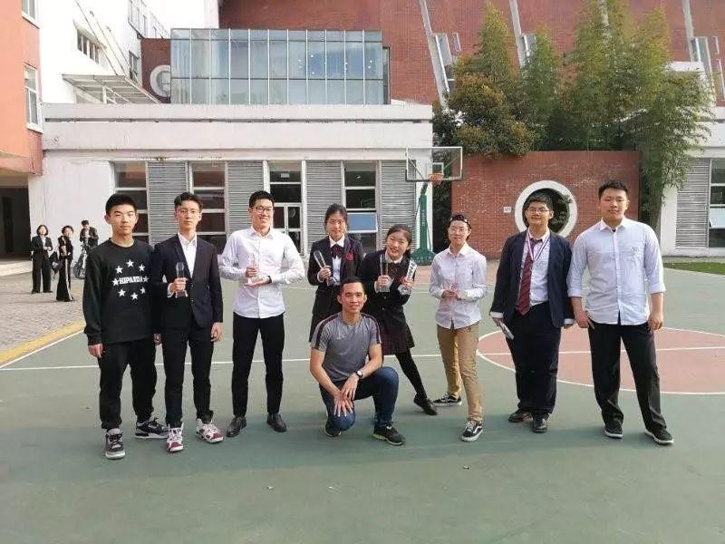 光华剑桥辩论社成员.jpg
