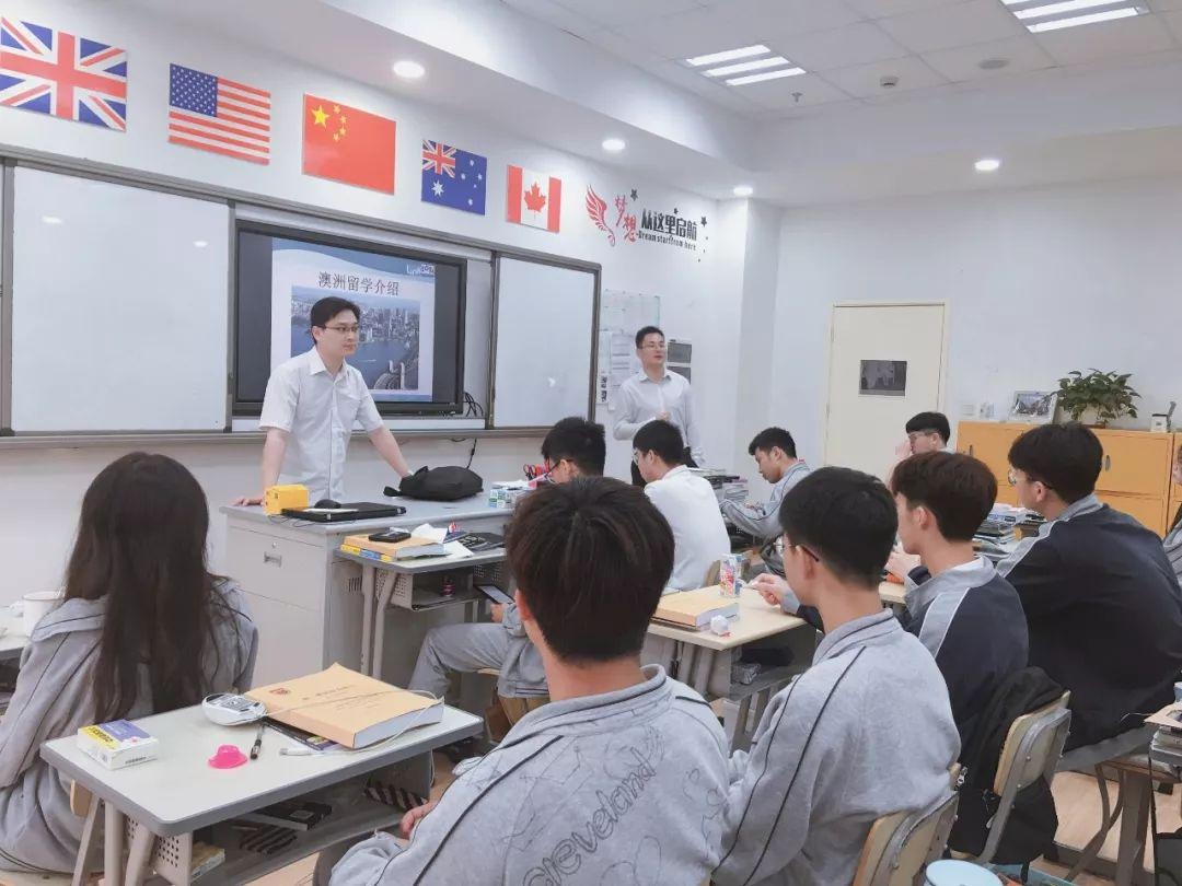 上海金苹果双语学校国际部升学指导.jpg