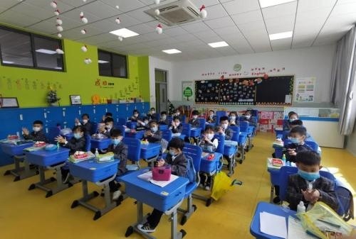 湖州帕丁顿小学部用餐2.jpg