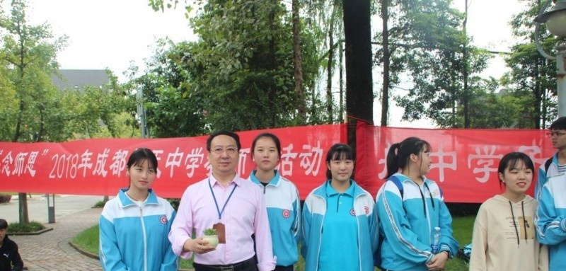 成都航天中学2022年招生办