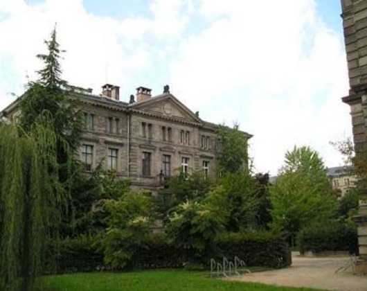 东京外国语大学