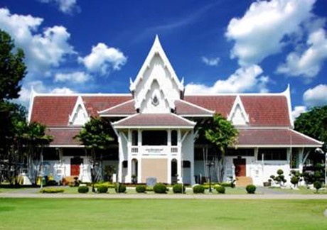 那空沙旺皇家大学