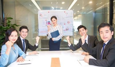 集中岗前培训配图