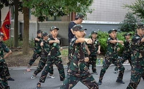 北京暑假孩子军训夏令营