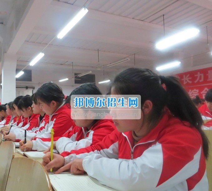 南充师范学校校团委召开2016——2017学年度(下)期次学生干部大会