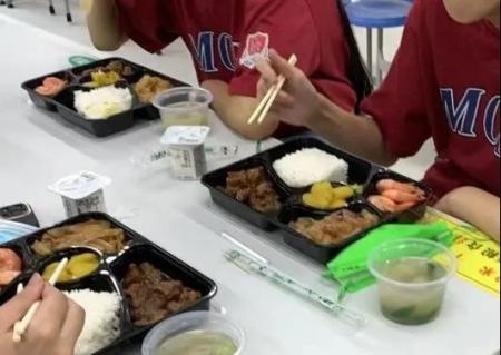 食堂用餐.jpg
