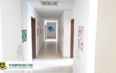 中加枫华国际学校学生宿舍走廊