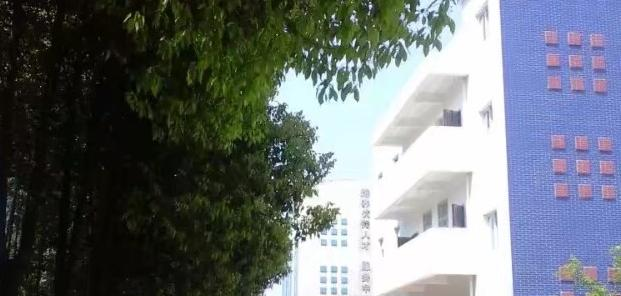 赤壁机电信息技术学校7