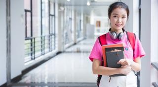 A-level课程的国内初三至高三在校学生