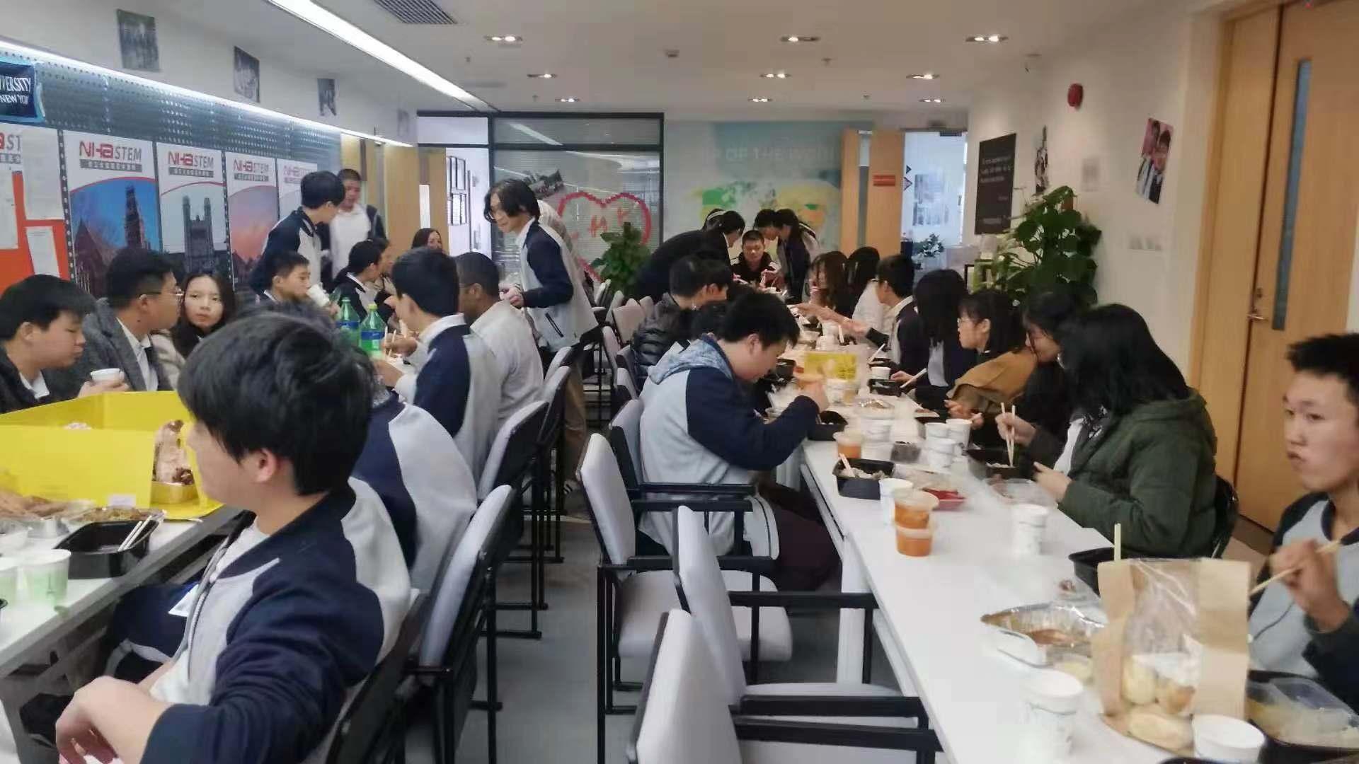 美国林登中学上海分校感恩节活动.jpg