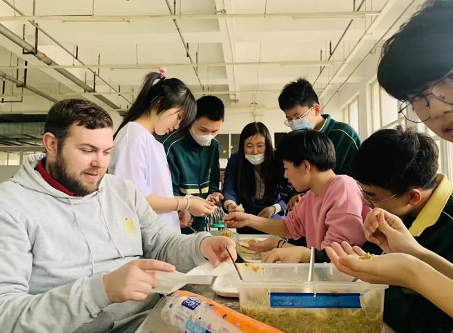 大连枫叶学校2022-2023学年高中春季招生简章