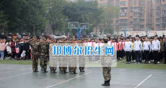 资阳师范学校隆重举行新生军训汇报表演 展示17级资师学子风采