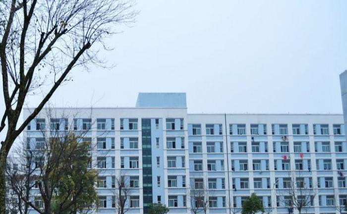 潜江职业教育中心网站