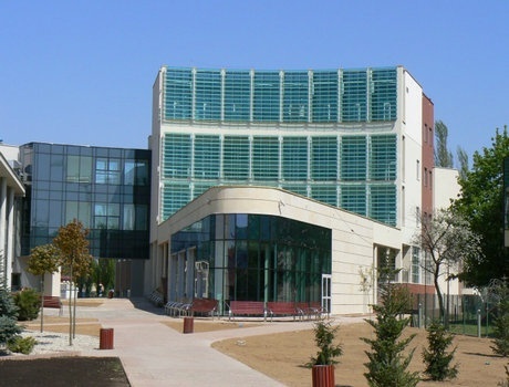 普热梅希尔法律与公共行政学院